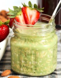 Healthy Matcha Green Tea Overnight Oats (refined sugar free, low fat, high fiber, gluten free, dairy free, vegan) - Healthy Dessert Recipes at Desserts with Benefits
