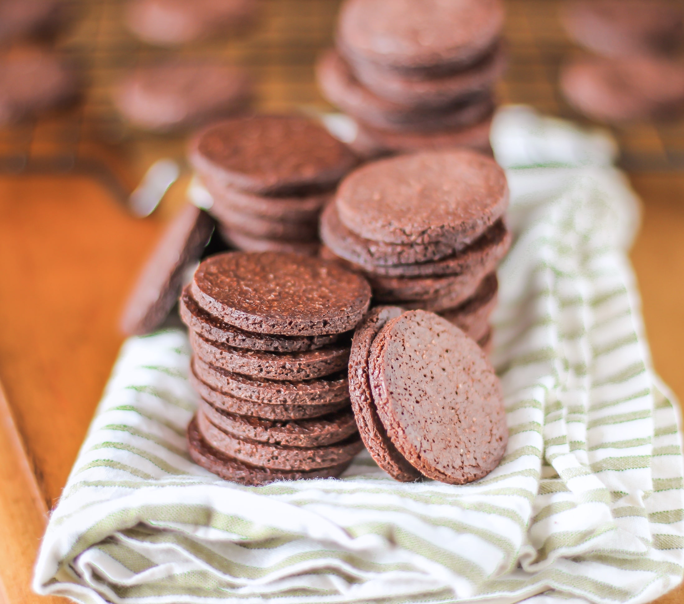 These Healthy Chocolate Quinoa Crackers are super easy to make with just a few ingredients. Plus, they're sugar free, high fiber, gluten free, and vegan!