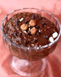 Healthy Nutella Overnight Dessert Oats recipe (sugar free, high protein, gluten free) -- Hundreds of healthy dessert recipes with sugar free, low calorie, low fat, low carb, high protein, gluten free, dairy free, vegan, and raw options can be found at the Desserts With Benefits Blog (www.DessertsWithBenefits.com)
