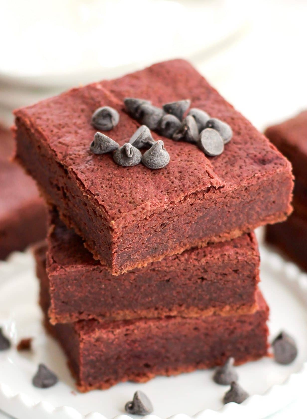 Healthy Red Velvet Brownies (refined sugar free, gluten free, vegan) - Healthy Dessert Recipes at Desserts with Benefits
