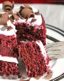 Healthy Single-Serving Red Velvet Microwave Cake recipe -- soft, fluffy, and sweet, and takes just a few minutes to make and "bake!" (refined sugar free, low fat, high fiber, gluten free, dairy free, vegan, eggless) -- Healthy Dessert Recipes at Desserts with Benefits