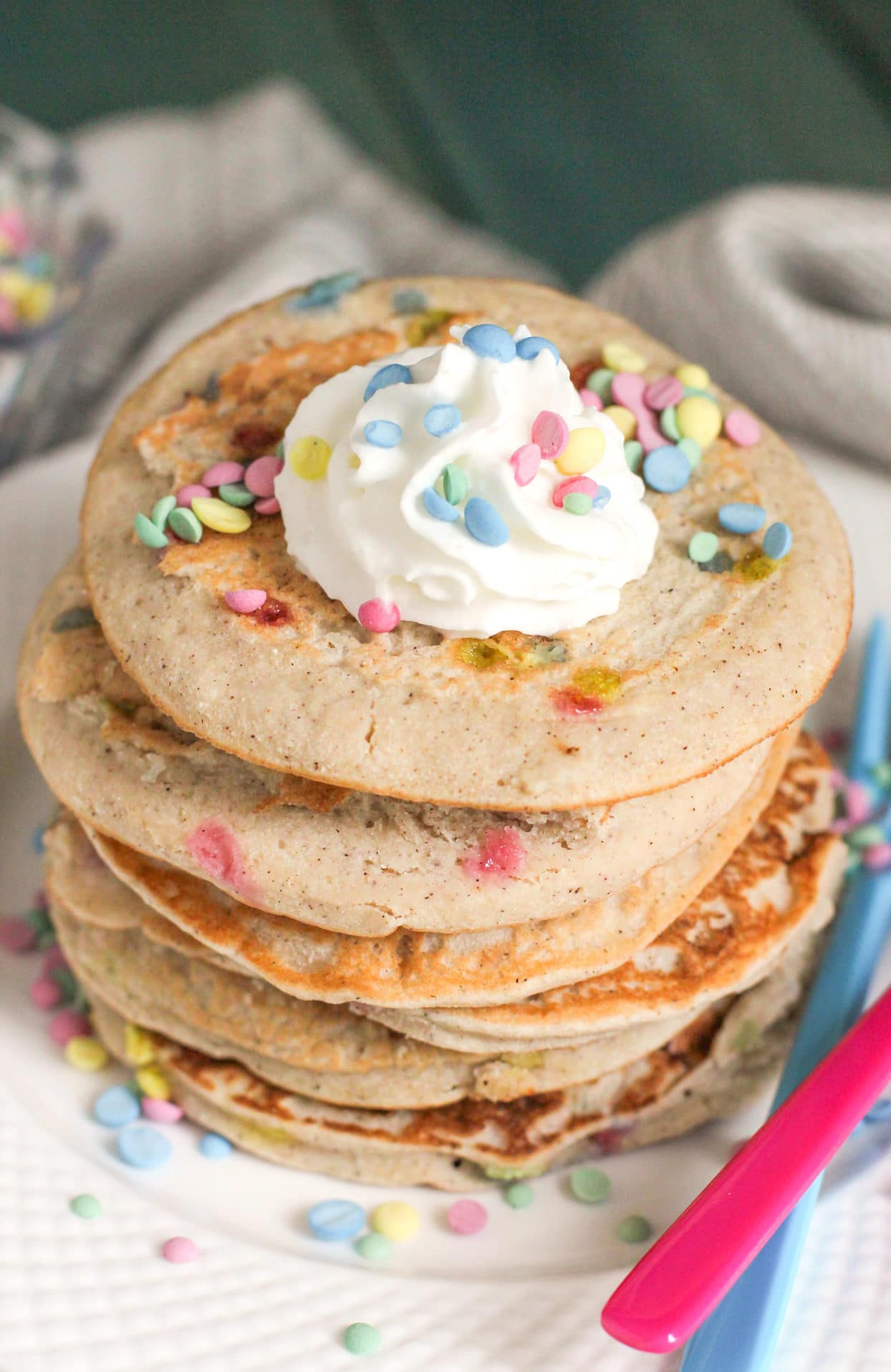 Healthy Funfetti Pancakes (all natural, refined sugar free, low fat, high protein, high fiber, gluten free and dairy free) - Healthy Dessert Recipes at Desserts with Benefits