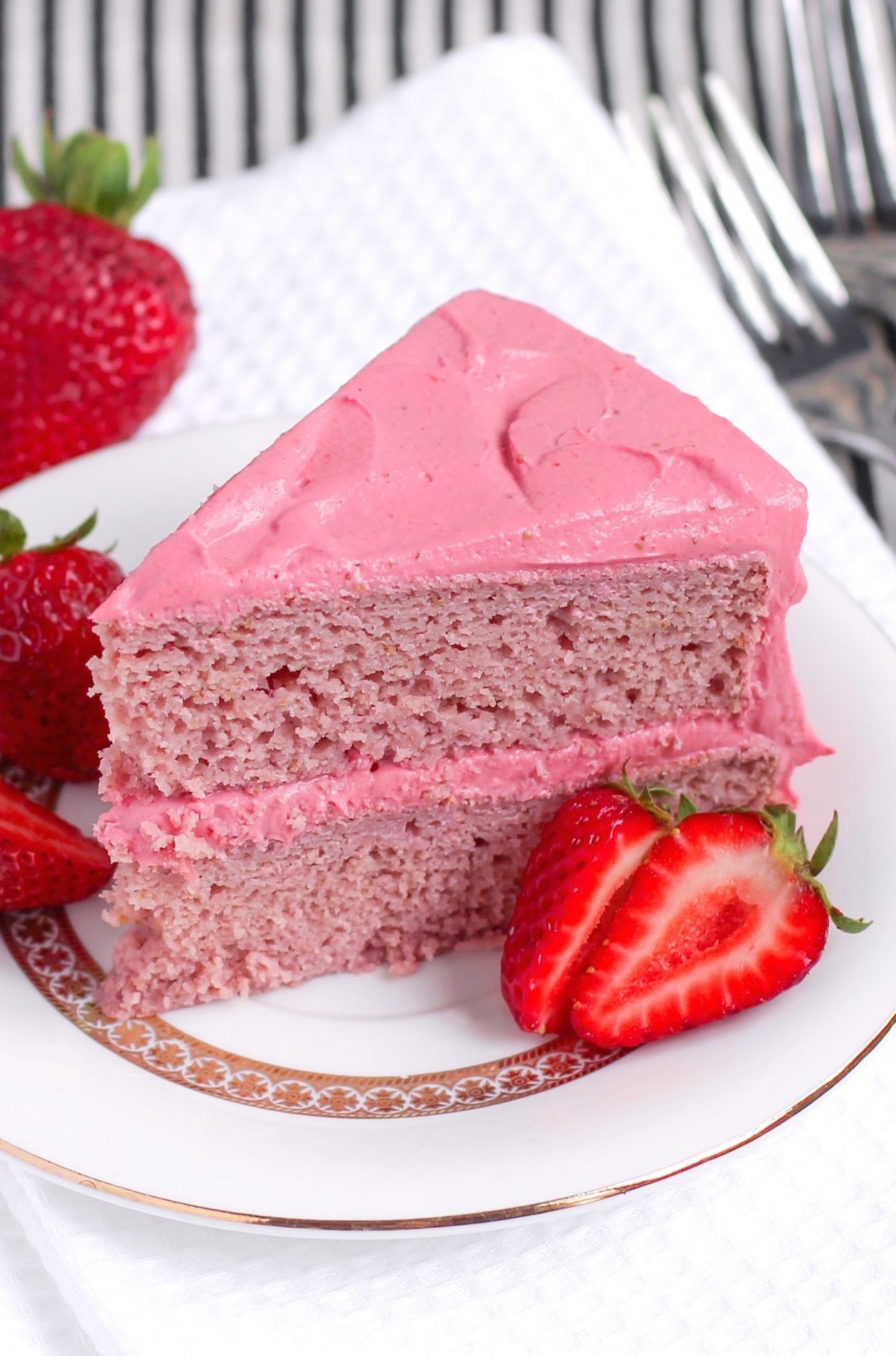 Healthy Strawberry Cake with Strawberry Frosting (refined sugar free, gluten free, high protein, high fiber)