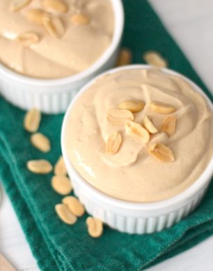 Healthy Peanut Butter Yogurt Dip (sugar free, low carb, low fat, high protein) - Healthy Dessert Recipes at Desserts with Benefits