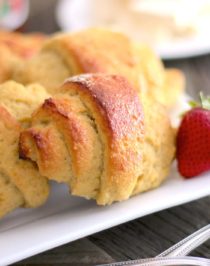 Healthy Homemade Low Carb and Gluten Free Crescent Rolls (sugar free, low fat, high fiber, high protein) - Healthy Dessert Recipes at Desserts with Benefits