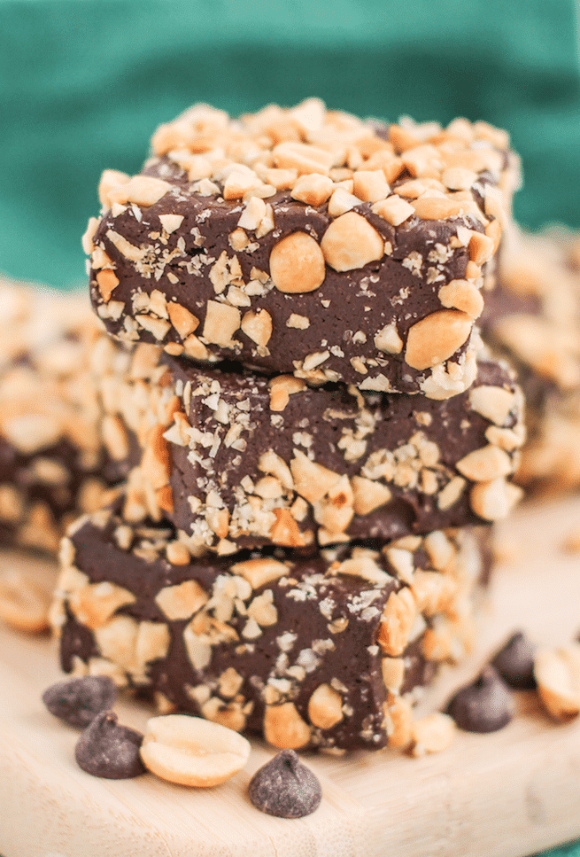 Healthy Chocolate Peanut Butter Fudge recipe (sugar free, high protein, gluten free, vegan) - Desserts with Benefits
