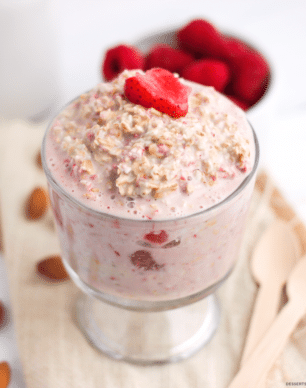Healthy Strawberry Shortcake Overnight Dessert Oats (refined sugar free, low fat, gluten free, vegan) - Desserts with Benefits