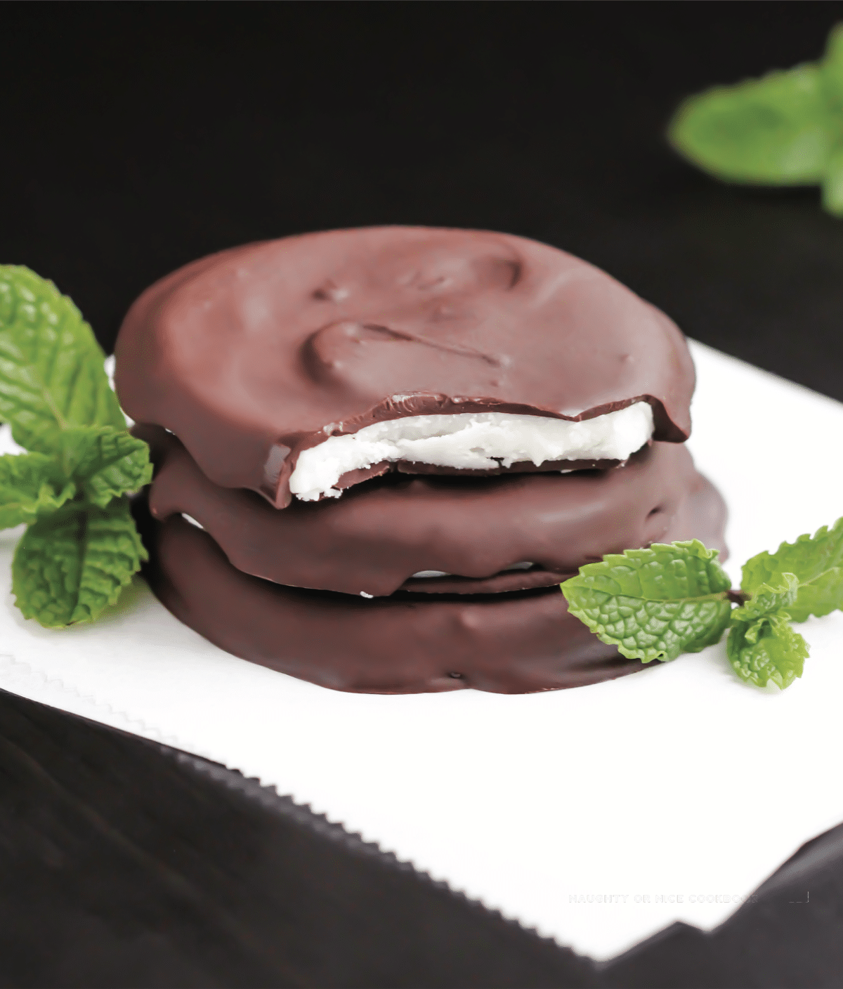 Healthy Homemade Peppermint Patties recipe | DIY Reese’s (refined sugar free, low carb, gluten free, vegan) - Healthy Dessert Recipes at Desserts with Benefits