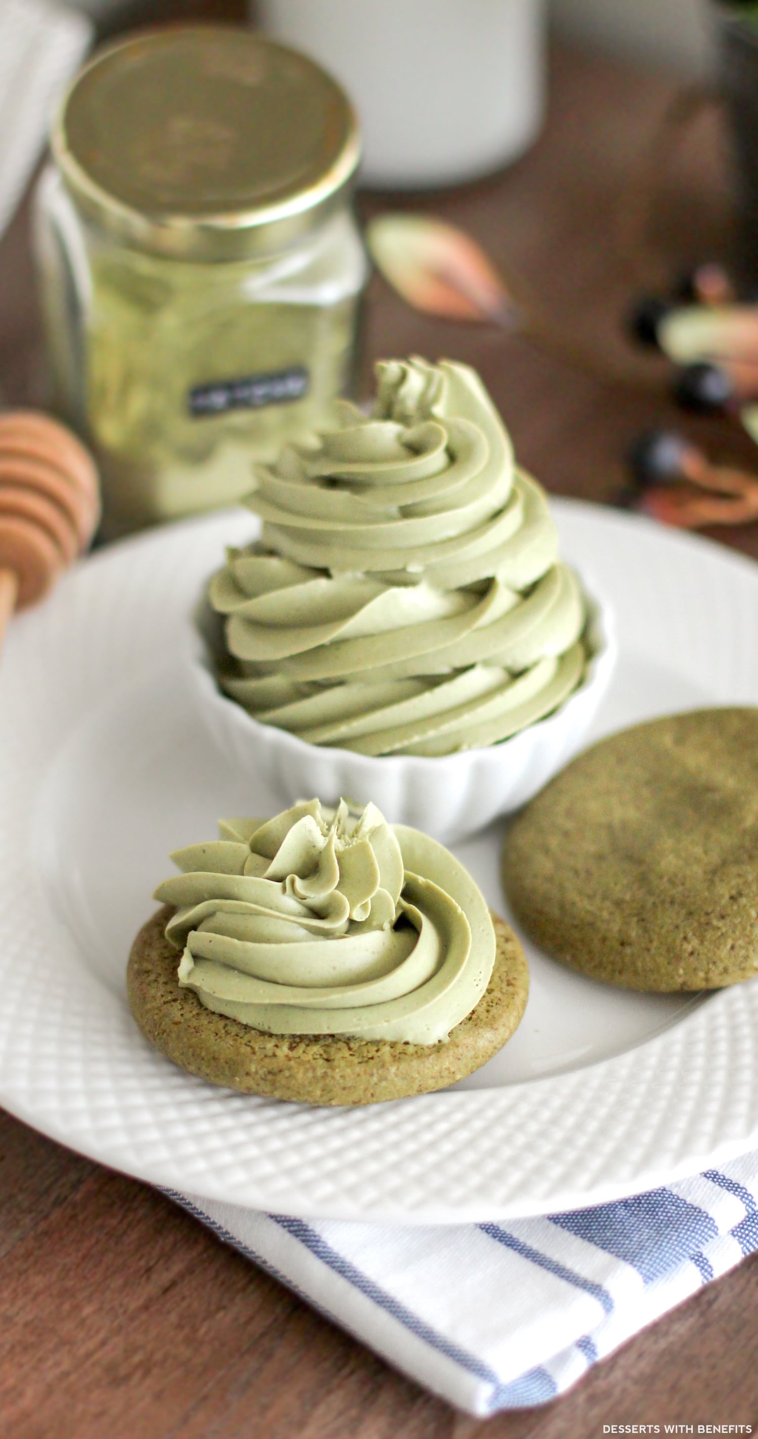 Healthy Matcha Green Tea Cream Cheese Spread (refined sugar free, low carb, gluten free) - Healthy Dessert Recipes at Desserts with Benefits