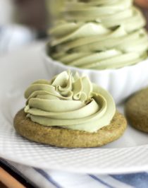 Healthy Matcha Green Tea Cream Cheese Spread (refined sugar free, low carb, gluten free) - Healthy Dessert Recipes at Desserts with Benefits