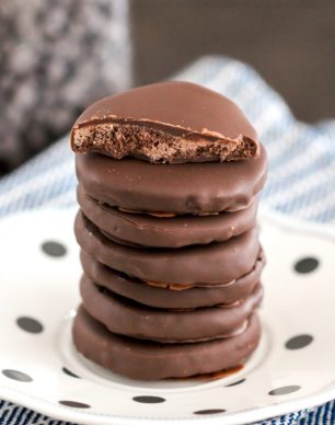 Healthy Skinny Minties aka DIY Thin Mints! (all natural, refined sugar free, gluten free, vegan) - Healthy Dessert Recipes at Desserts with Benefits