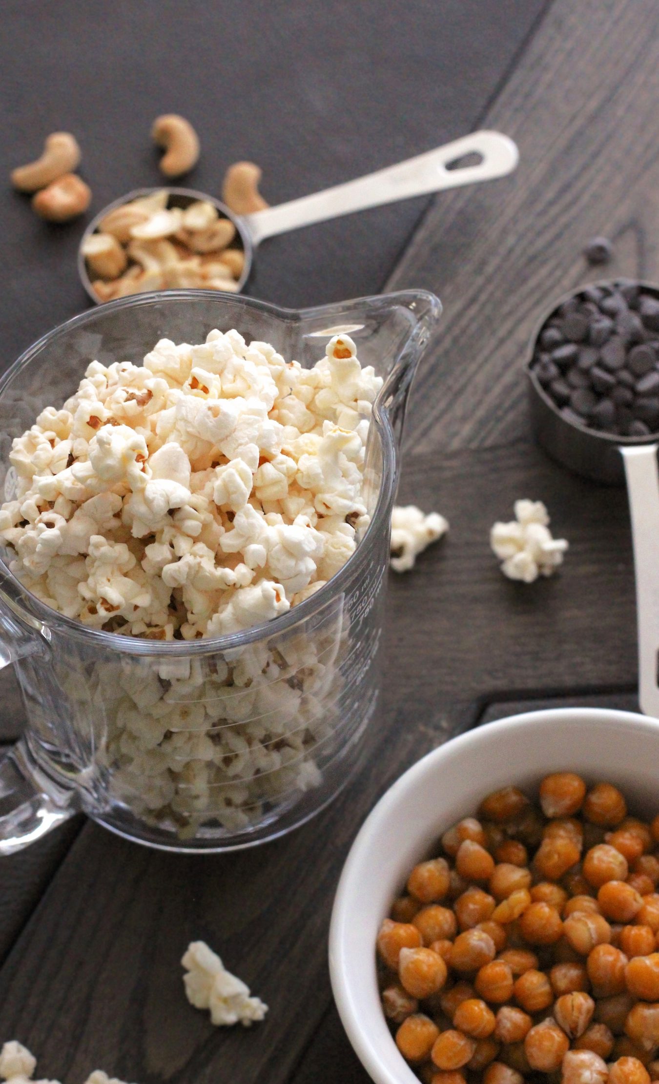 Healthy Chocolate Cashew Popcorn – the Perfect Snack for Game Day! (sugar free, low fat, high protein, high fiber, gluten free, dairy free, vegan) - Healthy Dessert Recipes at Desserts with Benefits