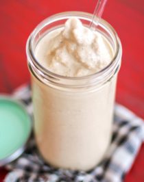 Healthy Iced Coffee Milkshake (sugar free, low carb, low fat, high protein) - Healthy Dessert Recipes at Desserts with Benefits
