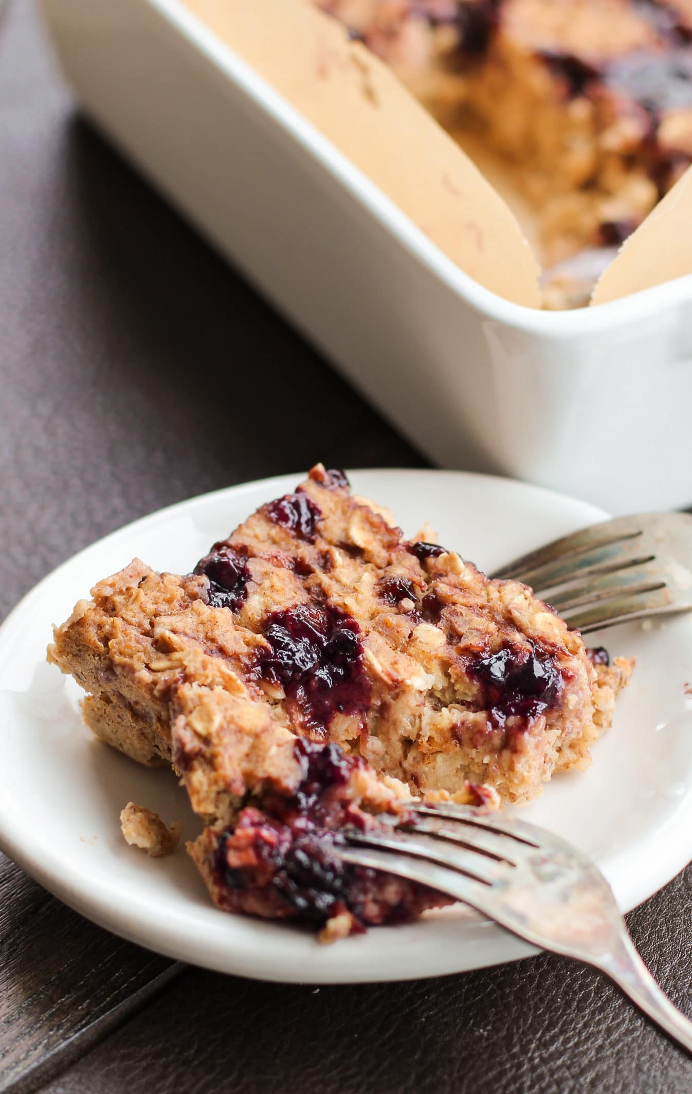 Healthy Peanut Butter and Jelly Baked Oatmeal (refined sugar free, high protein, high fiber, gluten free, vegan) - Healthy Dessert Recipes at Desserts with Benefits