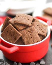 Healthy Chocolate Flax Crackers (refined sugar free, low fat, high protein, high fiber, gluten free, vegan) - Healthy Dessert Recipes at Desserts with Benefits