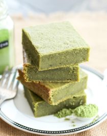 Healthy Matcha Green Tea Blondies (sugar free, high fiber, gluten free, vegan) - Healthy Dessert Recipes at Desserts with Benefits