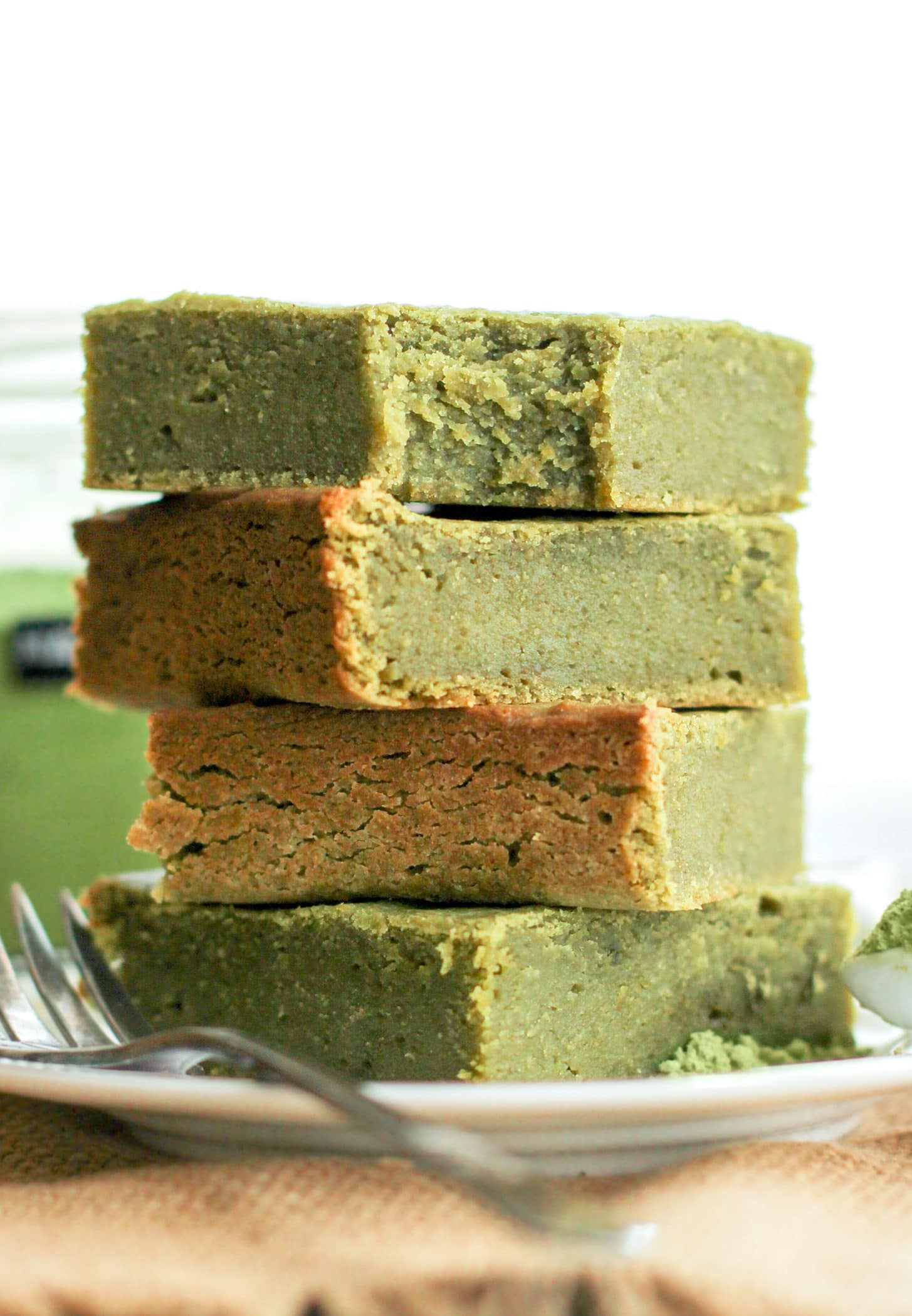 Healthy Matcha Green Tea Blondies (sugar free, high fiber, gluten free, vegan) - Healthy Dessert Recipes at Desserts with Benefits