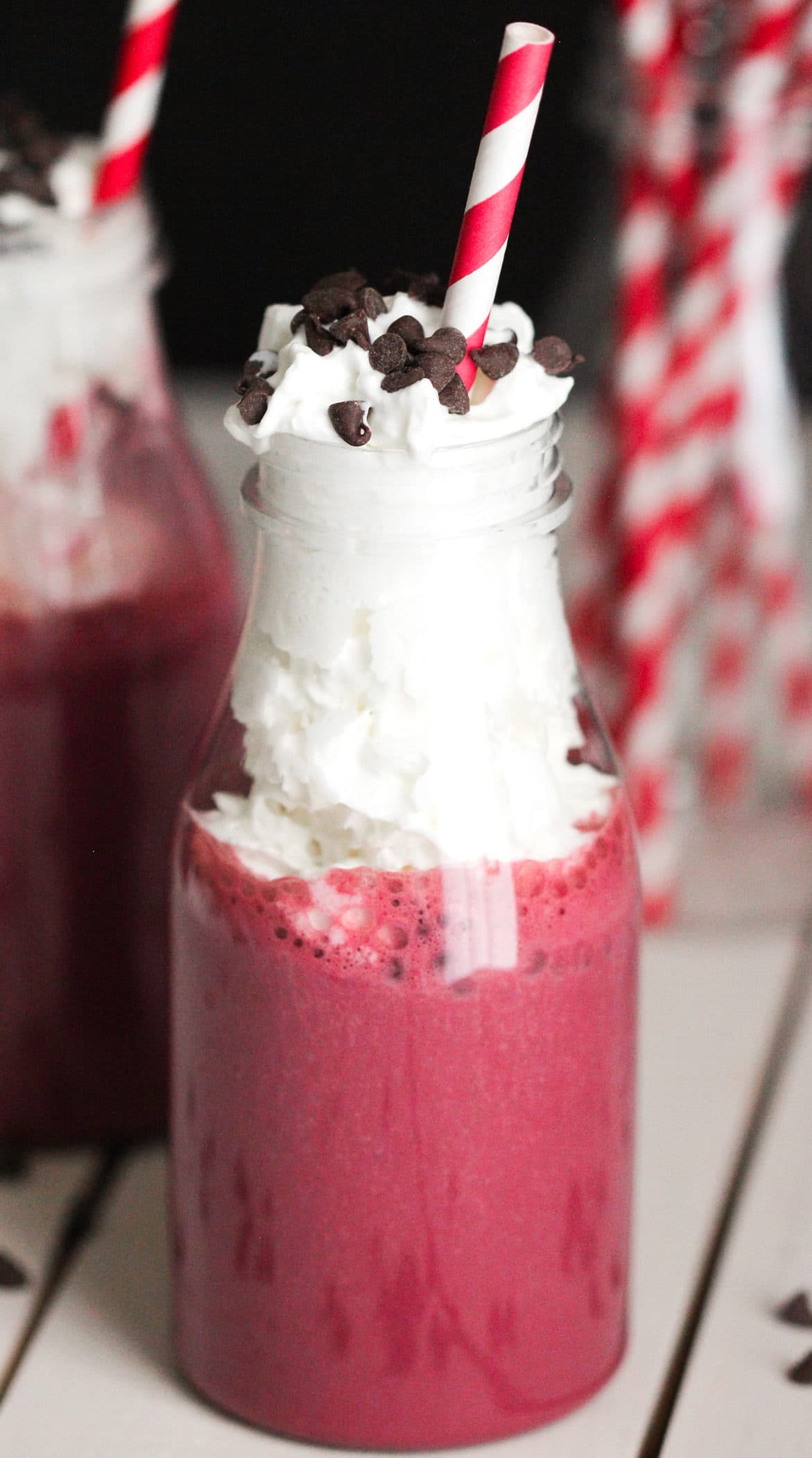 Healthy Red Velvet Smoothie (sugar free, low carb, low fat, high protein, high fiber, gluten free, vegan optional) - Healthy Dessert Recipes at Desserts with Benefits