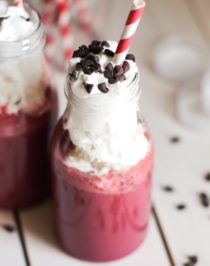 Healthy Red Velvet Smoothie (sugar free, low carb, low fat, high protein, high fiber, gluten free, vegan optional) - Healthy Dessert Recipes at Desserts with Benefits