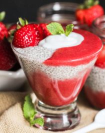 Healthy Strawberry Vanilla Chia Seed Pudding (refined sugar free, low fat, low calorie, high fiber, gluten free, dairy free, vegan) - Healthy Dessert Recipes at Desserts with Benefits