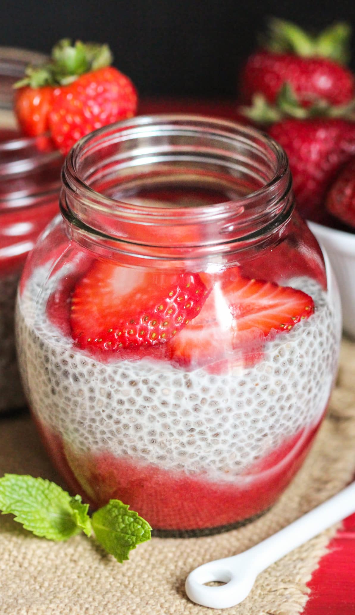 Healthy Strawberry Vanilla Chia Seed Pudding (refined sugar free, low fat, low calorie, high fiber, gluten free, dairy free, vegan) - Healthy Dessert Recipes at Desserts with Benefits