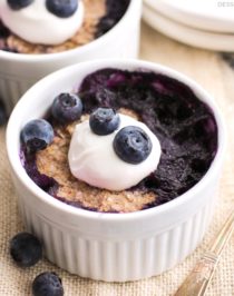 Healthy Microwaveable Blueberry Quinoa Flake Muffins (refined sugar free, low fat, high fiber, gluten free, dairy free, vegan) - Healthy Dessert Recipes at Desserts with Benefits