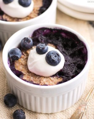 Healthy Microwaveable Blueberry Quinoa Flake Muffins (refined sugar free, low fat, high fiber, gluten free, dairy free, vegan) - Healthy Dessert Recipes at Desserts with Benefits