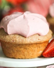 Healthy Strawberry Cupcakes with Strawberry Frosting (refined sugar free, low fat, high protein) - Healthy Dessert Recipes at Desserts with Benefits