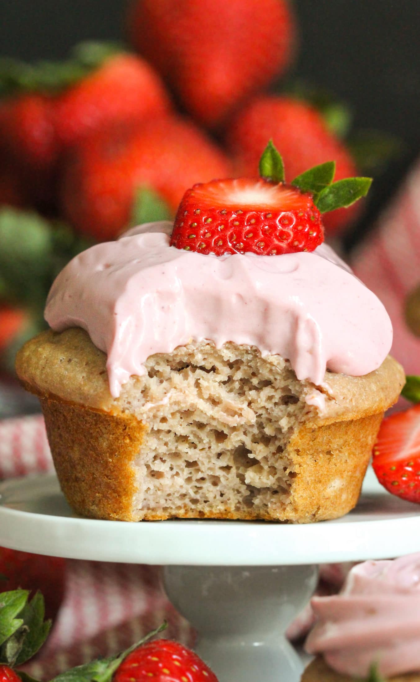 Healthy Strawberry Cupcakes with Strawberry Frosting (refined sugar free, low fat, high protein) - Healthy Dessert Recipes at Desserts with Benefits