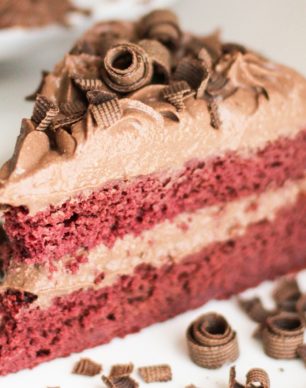 Healthy Vegan Red Velvet Cake with Chocolate Mousse Frosting (all natural, low sugar, high protein, high fiber, gluten free, dairy free) - Healthy Dessert Recipes at Desserts with Benefits