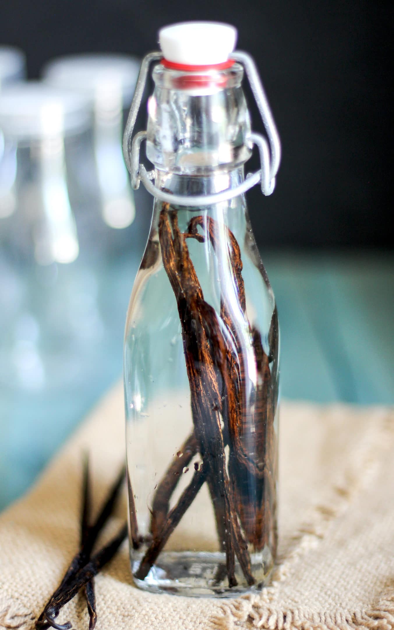 Homemade Vanilla Extract recipe -- How to Make Vanilla Extract at Home! DIY Vanilla Extract is the perfect project and gift for the baker in your life (all natural, sugar free, fat free, gluten free, vegan) - Healthy Dessert Recipes at Desserts with Benefits