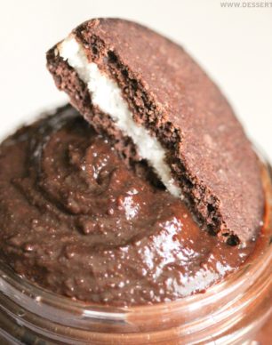 Healthy Homemade Oreo Cookie Butter recipe -- thick, rich, sweet, and chocolatey, it’ll beat peanut butter and almond butter ANY DAY! You’d never know it’s sugar free, low calorie, low fat, gluten free, dairy free, and vegan! Healthy Dessert Recipes at Desserts with Benefits