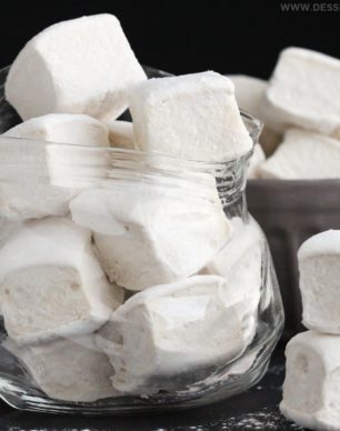 This recipe for Healthy Homemade Marshmallows is SUPER quick and easy, and just 5 simple ingredients! You’d never know that these fluffy marshmallows are all natural, refined sugar free, fat free, eggless, and gluten free -- Healthy Dessert Recipes at Desserts with Benefits