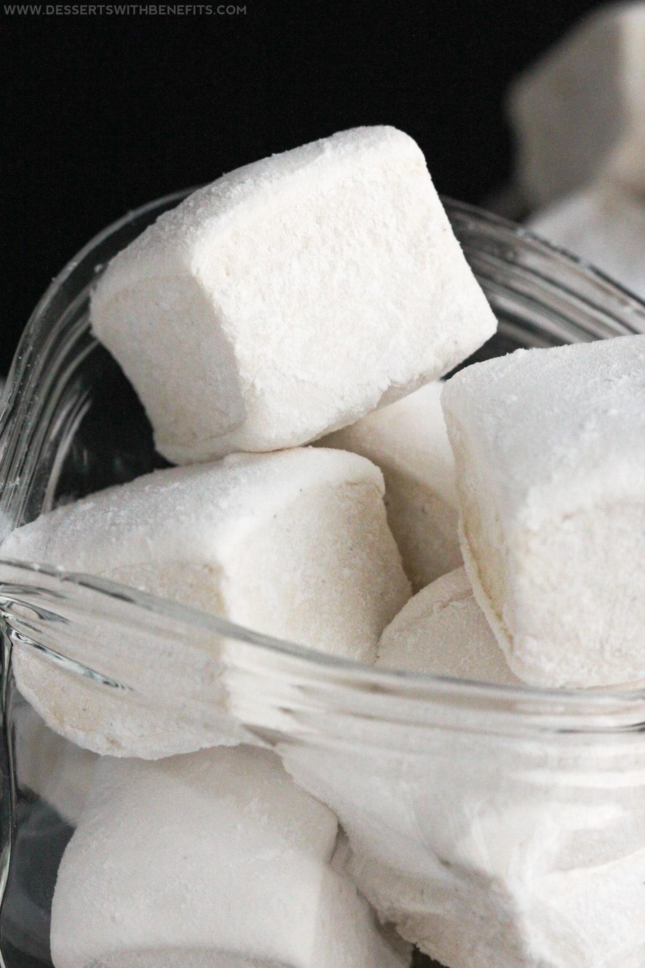 This recipe for Healthy Homemade Marshmallows is SUPER quick and easy, and just 5 simple ingredients! You’d never know that these fluffy marshmallows are all natural, refined sugar free, fat free, eggless, and gluten free -- Healthy Dessert Recipes at Desserts with Benefits