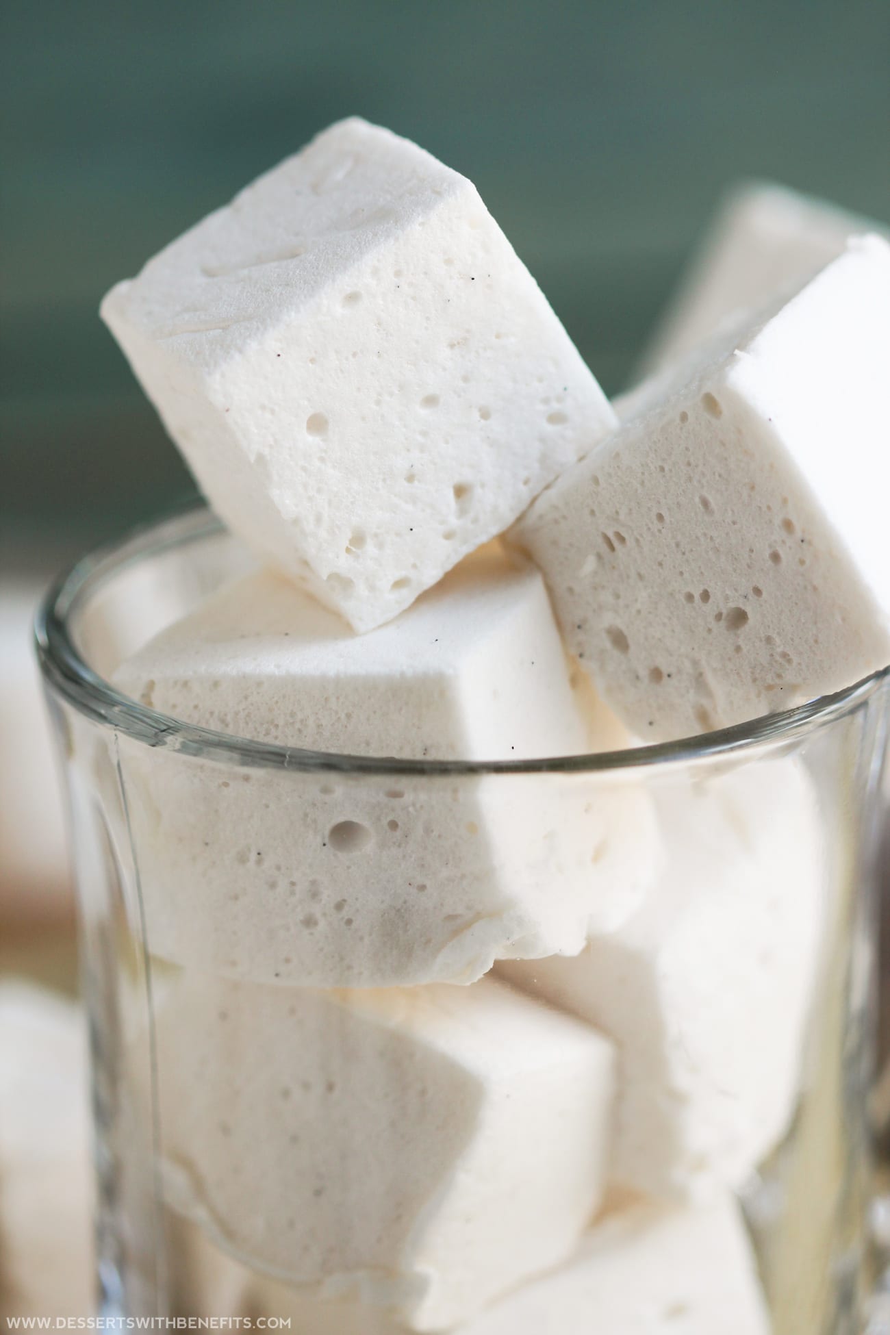 This recipe for Healthy Homemade Sugar-Free Marshmallows is SUPER fun to make and requires just 6 ingredients! You’d never know that these fluffy, sweet marshmallows are all natural, sugar free, low carb, fat free, eggless, and gluten free -- Healthy Dessert Recipes at Desserts with Benefits