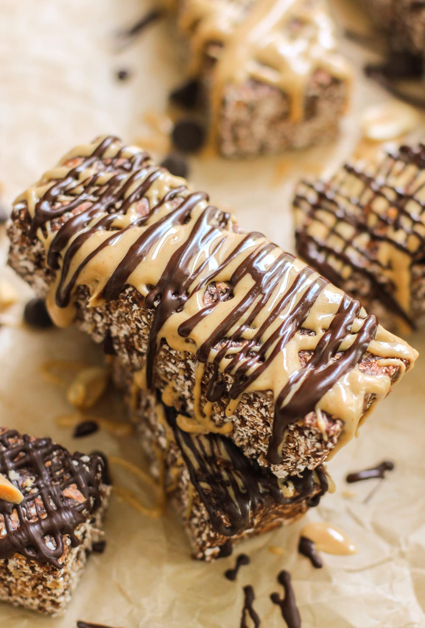 Healthy No-Bake Chocolate Peanut Butter Granola Bars (refined sugar free, high protein, high fiber, gluten free) - Healthy Dessert Recipes at Desserts with Benefits