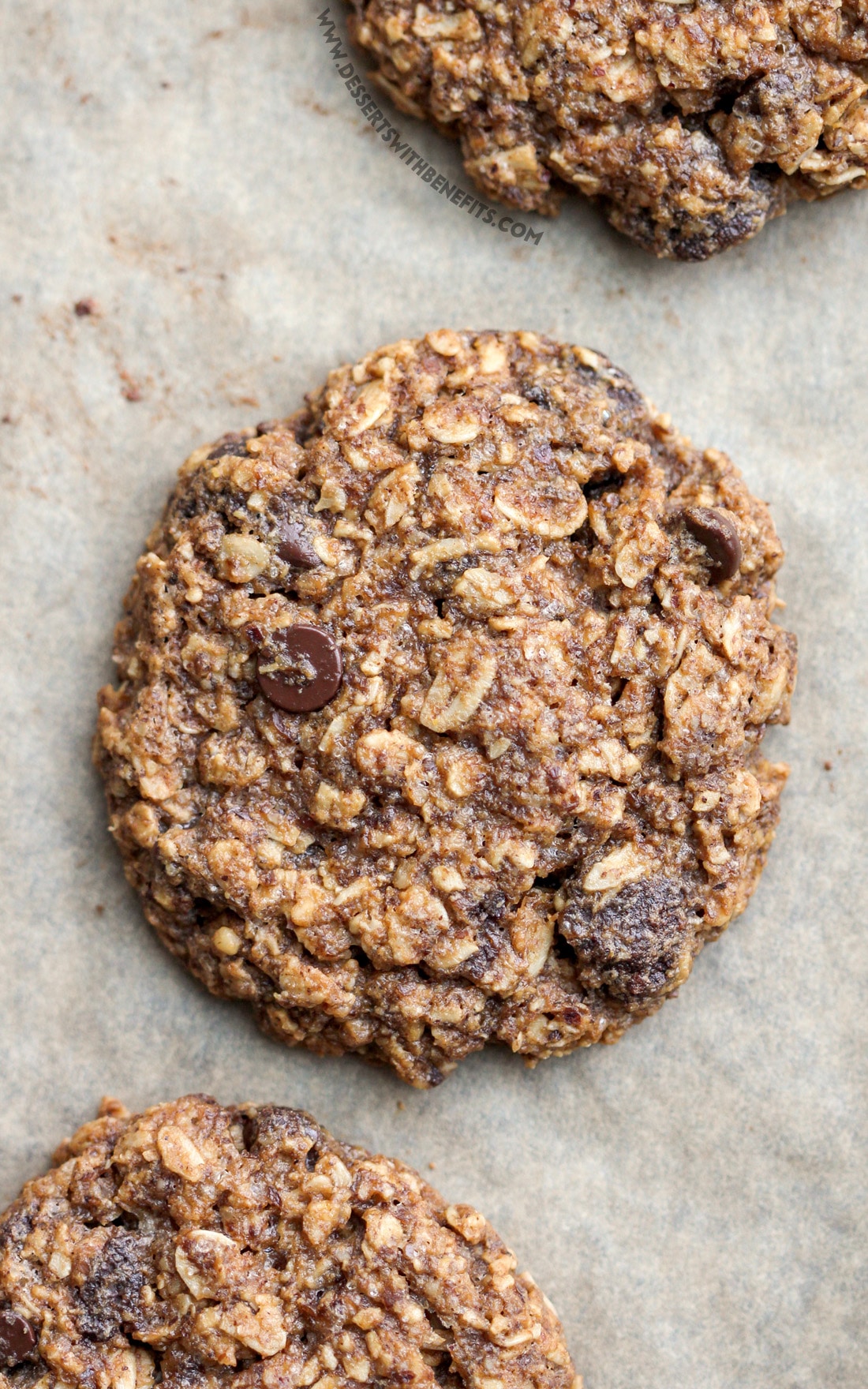 These secretly Healthy Nutella Chip Oatmeal Cookies are sweet, chewy, and addicting, yet refined sugar free, gluten free, dairy free, and vegan! Healthy Dessert Recipes at Desserts with Benefits