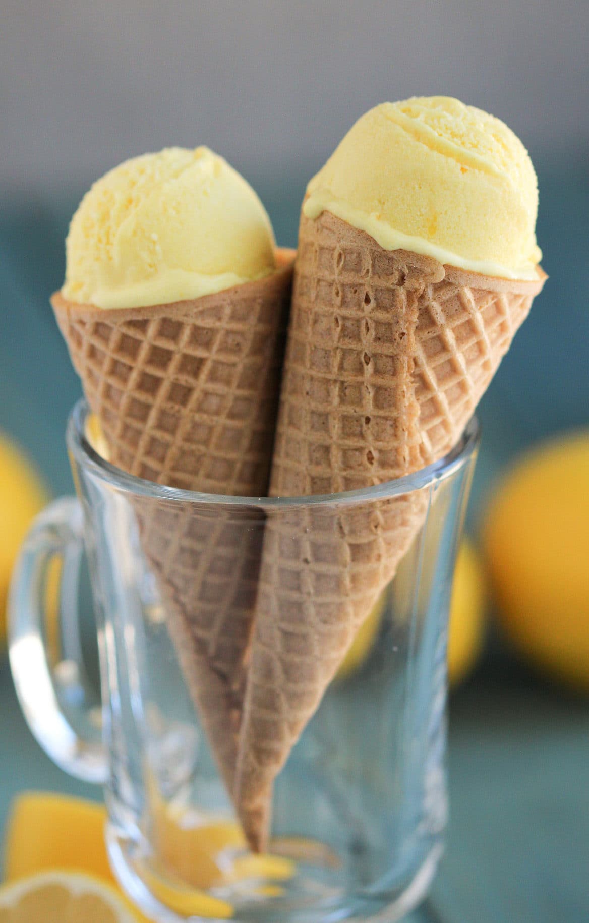 This Healthy Boozy Limoncello Frozen Yogurt recipe is creamy, tart, refreshing, and not overly sweet. It’s the perfect dessert for a delicious nightcap! You'd never know it's refined sugar free, fat free, low carb, high protein, and gluten free! Healthy Dessert Recipes at Desserts with Benefits