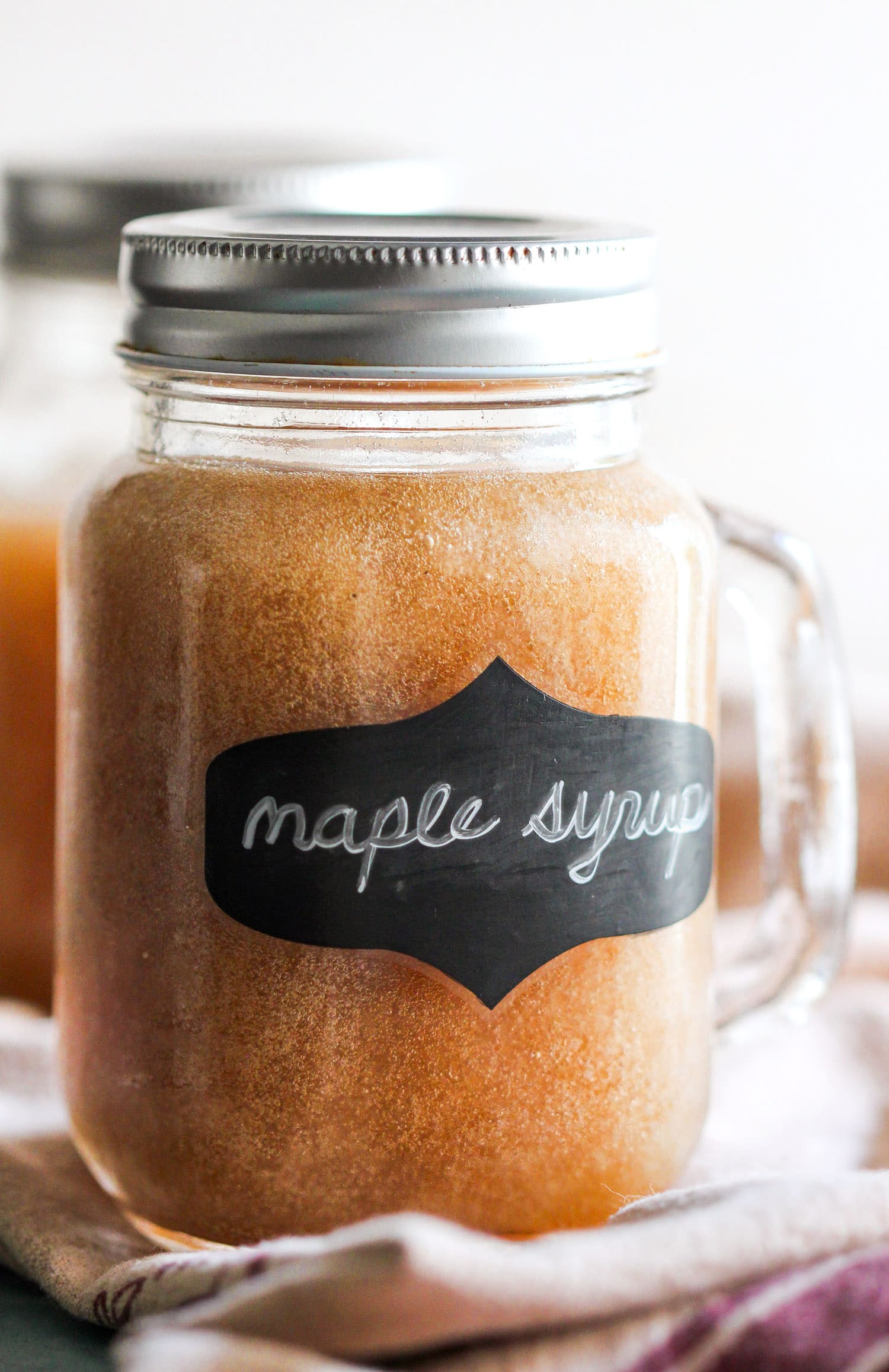 (How to Make Maple Syrup) This Healthy Homemade Sugar Free Maple Syrup tastes just like pure maple syrup, except it's sugar free, low carb, and only 2 calories per tablespoon! Perfect for topping pancakes, waffles, oatmeal, yogurt, and more! Healthy Dessert Recipes with sugar free, low fat, high protein, gluten free, and vegan options at the Desserts With Benefits Blog (www.DessertsWithBenefits.com)