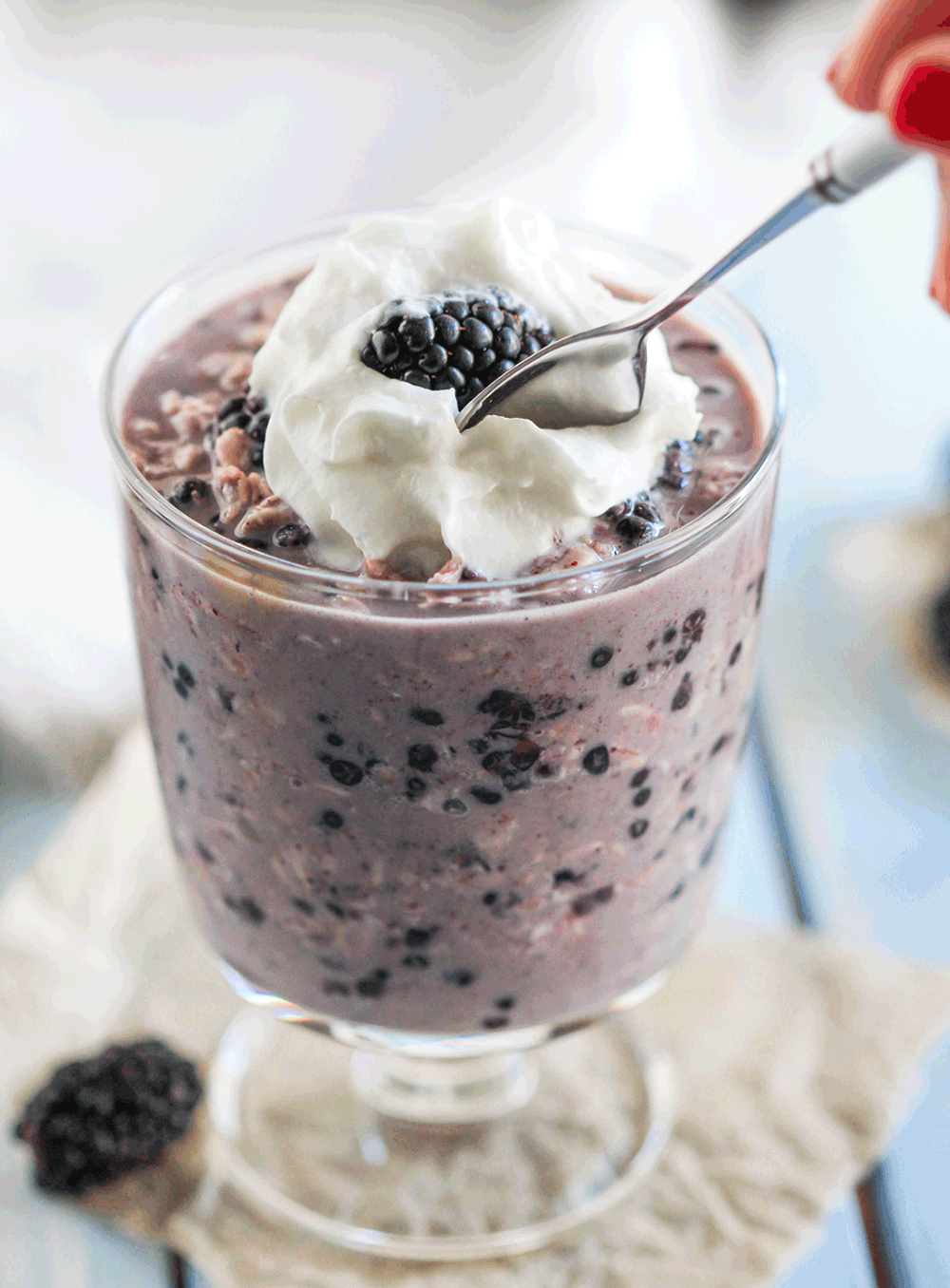Make a batch of Healthy Blackberry Pie Overnight Dessert Oats! All the flavor of blackberry pie, all the sweetness of a dessert, with all the healthfulness and nutrition of oatmeal. Win-win-win. Oh, and it’s refined sugar free, gluten free, and vegan too! Healthy Dessert Recipes at the Desserts With Benefits Blog