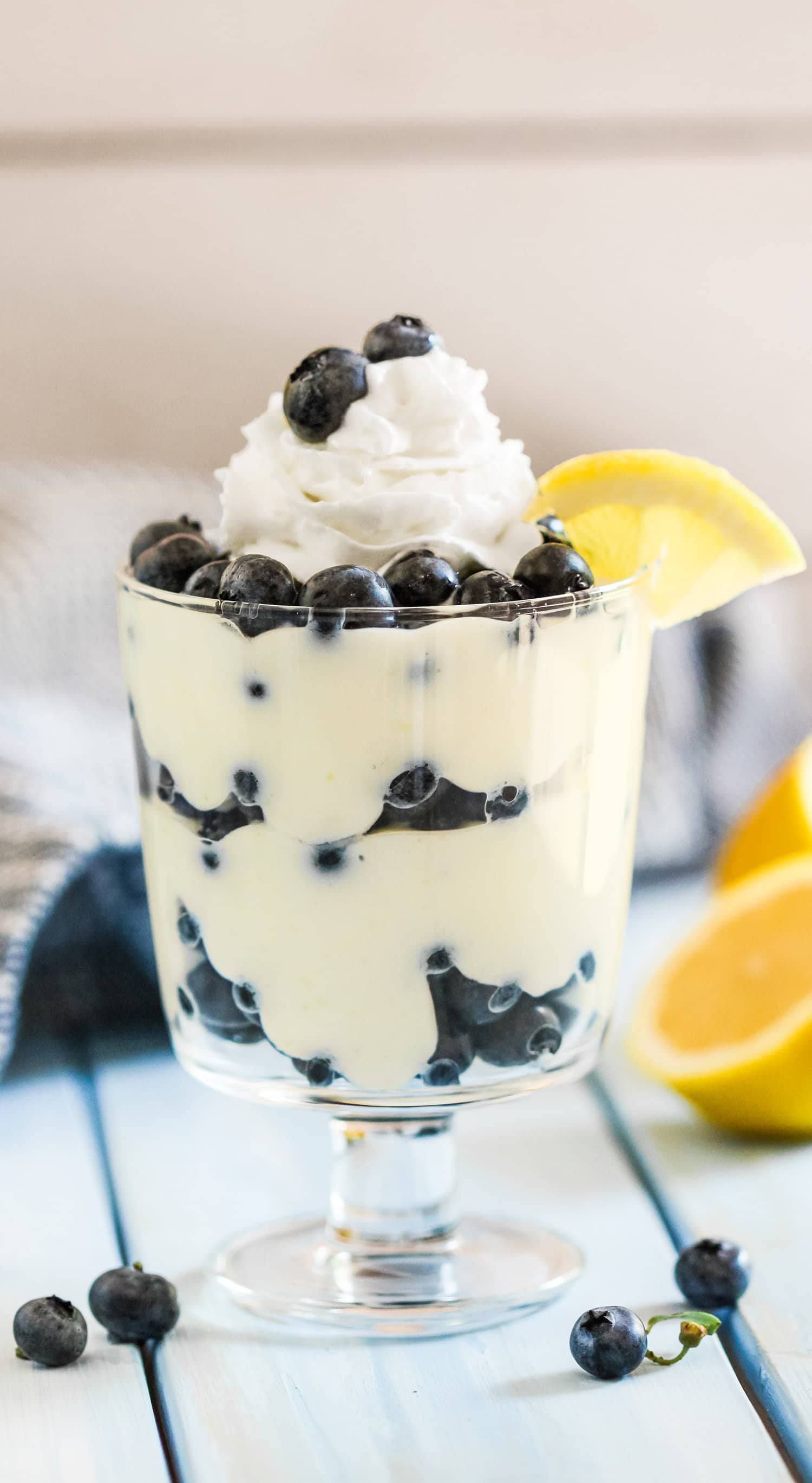 Desserts With Benefits 4-ingredient Blueberry Lemon Ricotta Parfaits! Beautiful, sophisticated ...