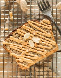 This is the BEST Healthy Peanut Butter Banana Bread EVER! It’s so rich, moist, and flavorful, one bite and you'll wonder how there’s no butter and no sugar added. Yes, this bread is refined sugar free, gluten free, AND high protein! Healthy Dessert Recipes with low calorie, low fat, low carb, gluten free, dairy free, vegan, and raw options at the Desserts With Benefits Blog (www.DessertsWithBenefits.com)