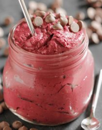 This Healthy Red Velvet Cookie Dough Dip is sweet, chocolatey, thick, fudgy, rich, and addictive. One spoonful and you'd never believe it's actually good for you. It’s eggless (so it’s safe to eat raw!), sugar free, high protein, whole grain, gluten free, dairy free, and vegan too! Healthy Dessert Recipes with low calorie, low fat, and low carb options at the Desserts With Benefits Blog (www.DessertsWithBenefits.com)