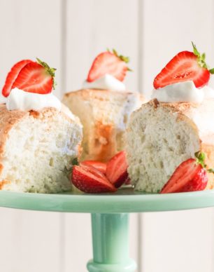 One bite of this Healthy Angel Food Cake and you'll be convinced you're eating a light, fluffy, and sweet, dessert-like cloud.  It's perfectly sweet, perfectly moist, and perfectly flavored with vanilla beans.  You'd never ever guess that this recipe is totally guilt free, sugar free, fat free, low carb, gluten free, and dairy free too! Healthy Dessert Recipes at the Desserts With Benefits Blog (www.DessertsWithBenefits.com)