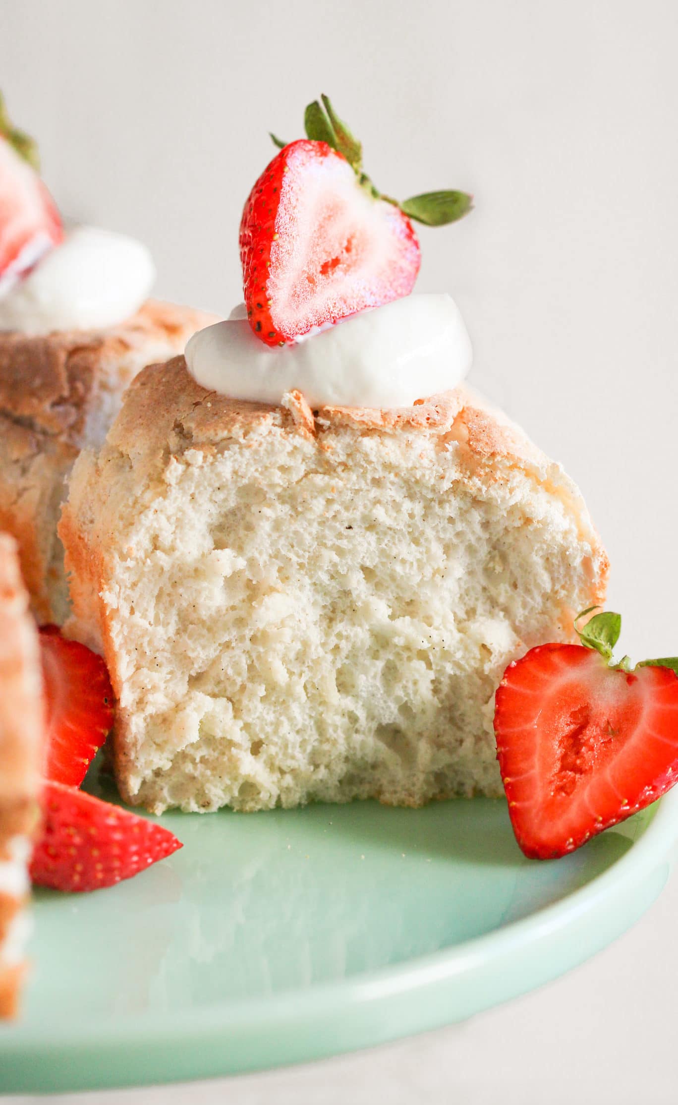 One bite of this Healthy Angel Food Cake and you'll be convinced you're eating a light, fluffy, and sweet, dessert-like cloud.  It's perfectly sweet, perfectly moist, and perfectly flavored with vanilla beans.  You'd never ever guess that this recipe is totally guilt free, sugar free, fat free, low carb, gluten free, and dairy free too! Healthy Dessert Recipes at the Desserts With Benefits Blog (www.DessertsWithBenefits.com)