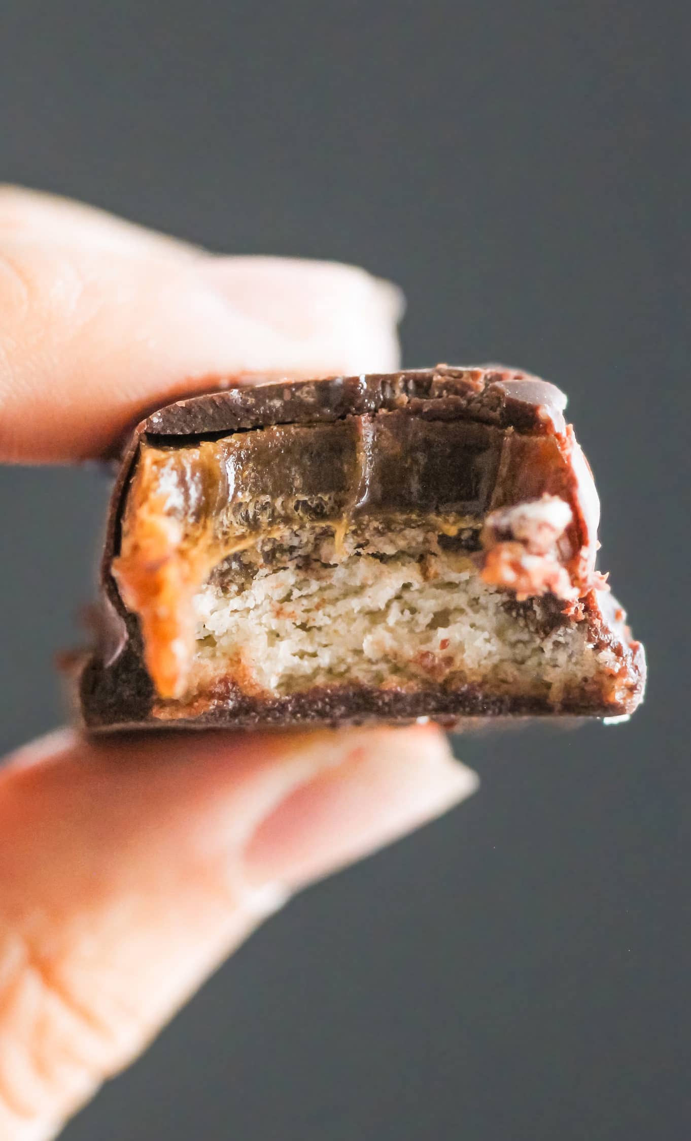 These guilt free homemade Twix candy bars are LIFE CHANGING. They taste just like the storebought kind, except these are all natural, vegan, dairy free, and reduced sugar. One bite and you'll think you're eating something full of sugar, fat, and calories, but you're not! Healthy Dessert Recipes with sugar free, low calorie, low fat, high protein, and gluten free options at the Desserts With Benefits Blog (www.DessertsWithBenefits.com)