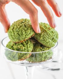 Healthy Matcha Green Tea Coconut Macaroons – heaven in a bite-sized package! They’re chewy from the coconut, have a deep, sophisticated matcha flavor, and are perfectly sweet. You’d never know they’re sugar free, low carb, gluten free, AND dairy free. And just 90 calories! Healthy Dessert Recipes at the Desserts With Benefits Blog (www.DessertsWithBenefits.com)