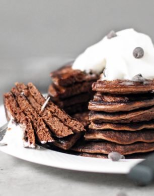 These Healthy Chocolate Protein Pancakes are uber light and fluffy, and they're perfectly sweet and chocolatey too. One bite and you won't be able to tell they're gluten free, sugar free, low fat, and packed with a whopping 18g of protein per serving! Healthy Dessert Recipes at the Desserts With Benefits Blog (www.DessertsWithBenefits.com)