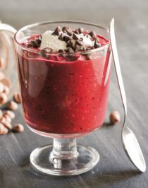 Have dessert for breakfast with these Healthy Red Velvet Overnight Dessert Oats! This single serving recipe is all natural (no artificial food dyes here) sugar free, high fiber, gluten free, dairy free, and vegan. Satisfy your morning sweet tooth while getting in some nutrition! Healthy Dessert Recipes with low calorie, low fat, low carb, and high protein options at the Desserts With Benefits Blog.