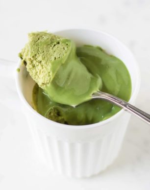 You can make this Healthy Single-Serving Matcha Microwave Muffin in TWO minutes flat! This soft, springy, sweet, and delicious cake makes the perfect balanced breakfast, snack, AND dessert. Plus, we've got a Matcha Protein Frosting to top it all off. It's hard to believe this entire recipe has just 180 calories. and is sugar free, low carb, high protein, high fiber, and gluten free too! Healthy dessert recipes at the Desserts With Benefits Blog (www.DessertsWithBenefits.com)
